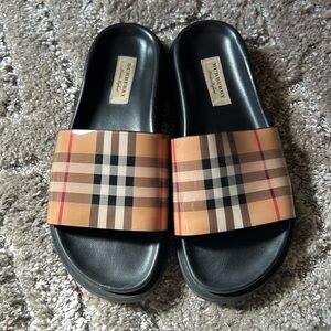 AUTHENTIC BURBERRY ASHMORE SLIDES WB size 38.5